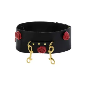 Curea TABOOM Bondage Belt Wild Roses pentru jocuri erotice BDSM. cu trandafiri decorativi. din piele ecologică. negru cu roșu. L/XL/XXL