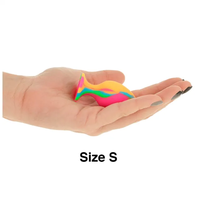 Set plug anal INTENSE Pack Size S. M. L. 3 dopuri de dimensiuni progresive. lungimi 7 cm - 9 cm. diametre 2.7 – 4 cm. multicolor